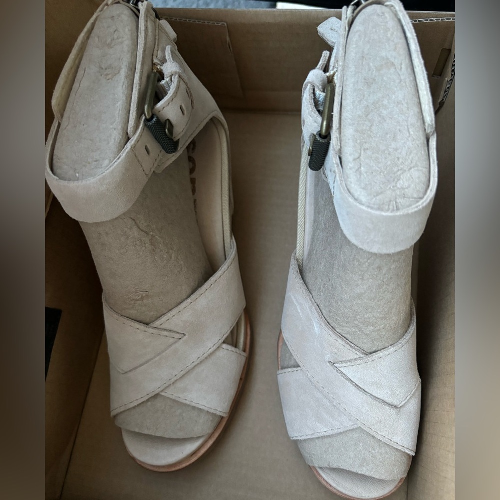 Sorel Joanie Sandal II in Oatmeal size 8